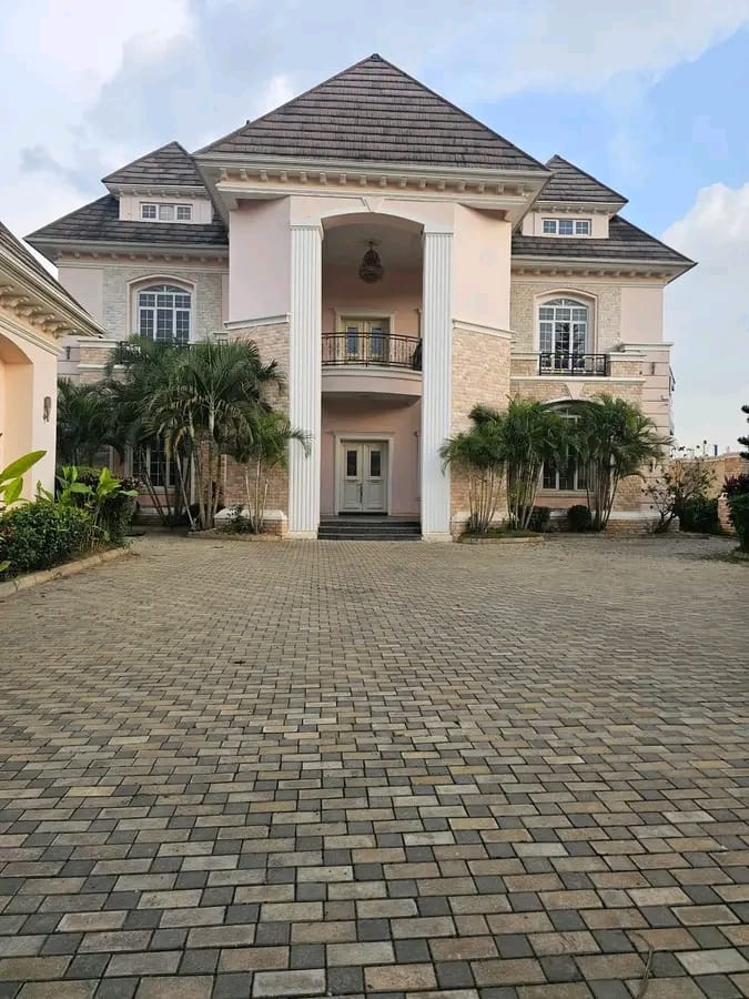 7 bedroom Duplex